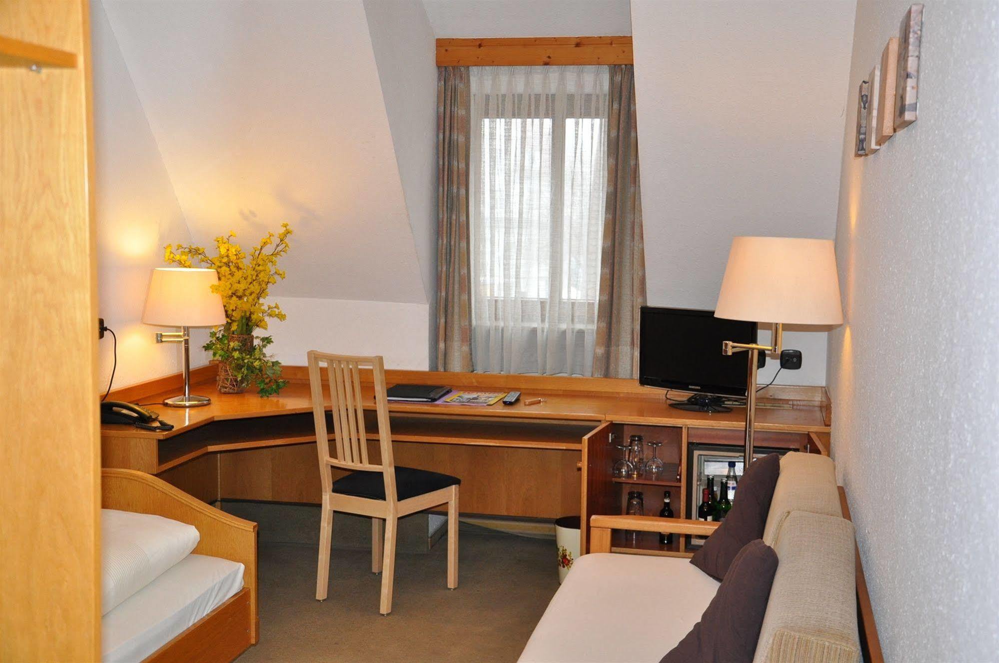 Hotel Und Restaurant Lamm Giengen an der Brenz Εξωτερικό φωτογραφία