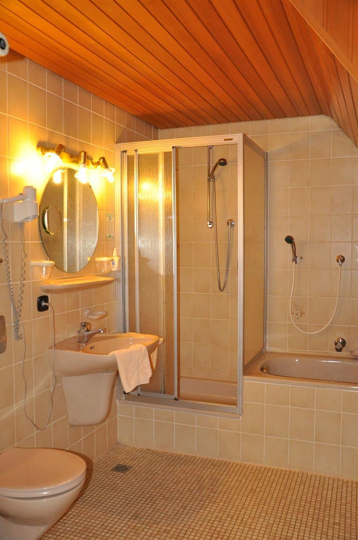 Hotel Und Restaurant Lamm Giengen an der Brenz Εξωτερικό φωτογραφία